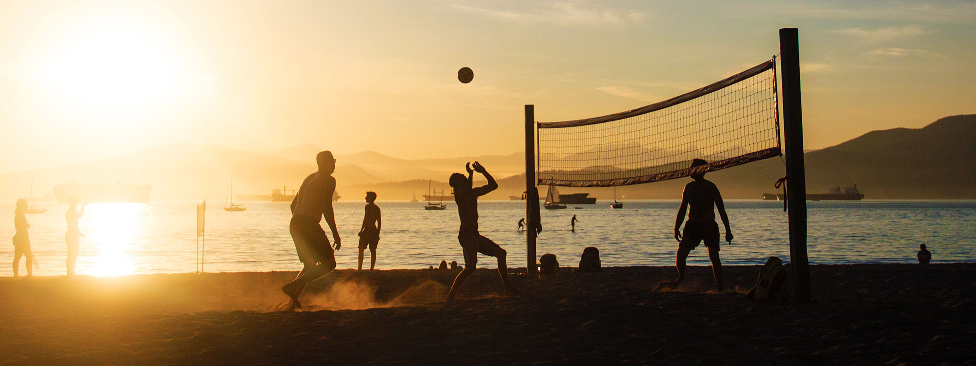 From the beach to Olympic gold: beach volleyball = hot! We explain to you why!